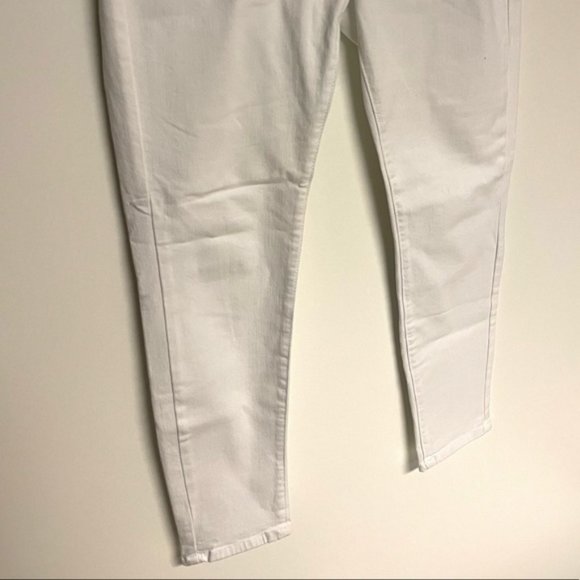 Just Black Denim - Skinny Jean In White - Picture 5 of 8